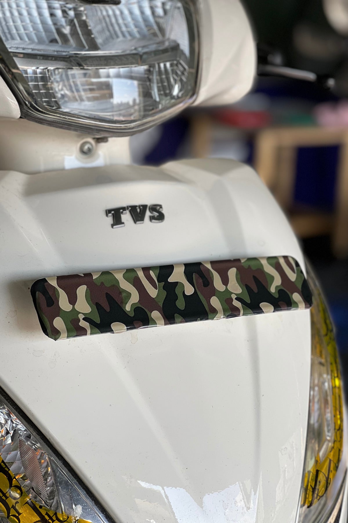 TVS Jupiter 125 Ön Plakası için Bayrak ve Desenli Sticker