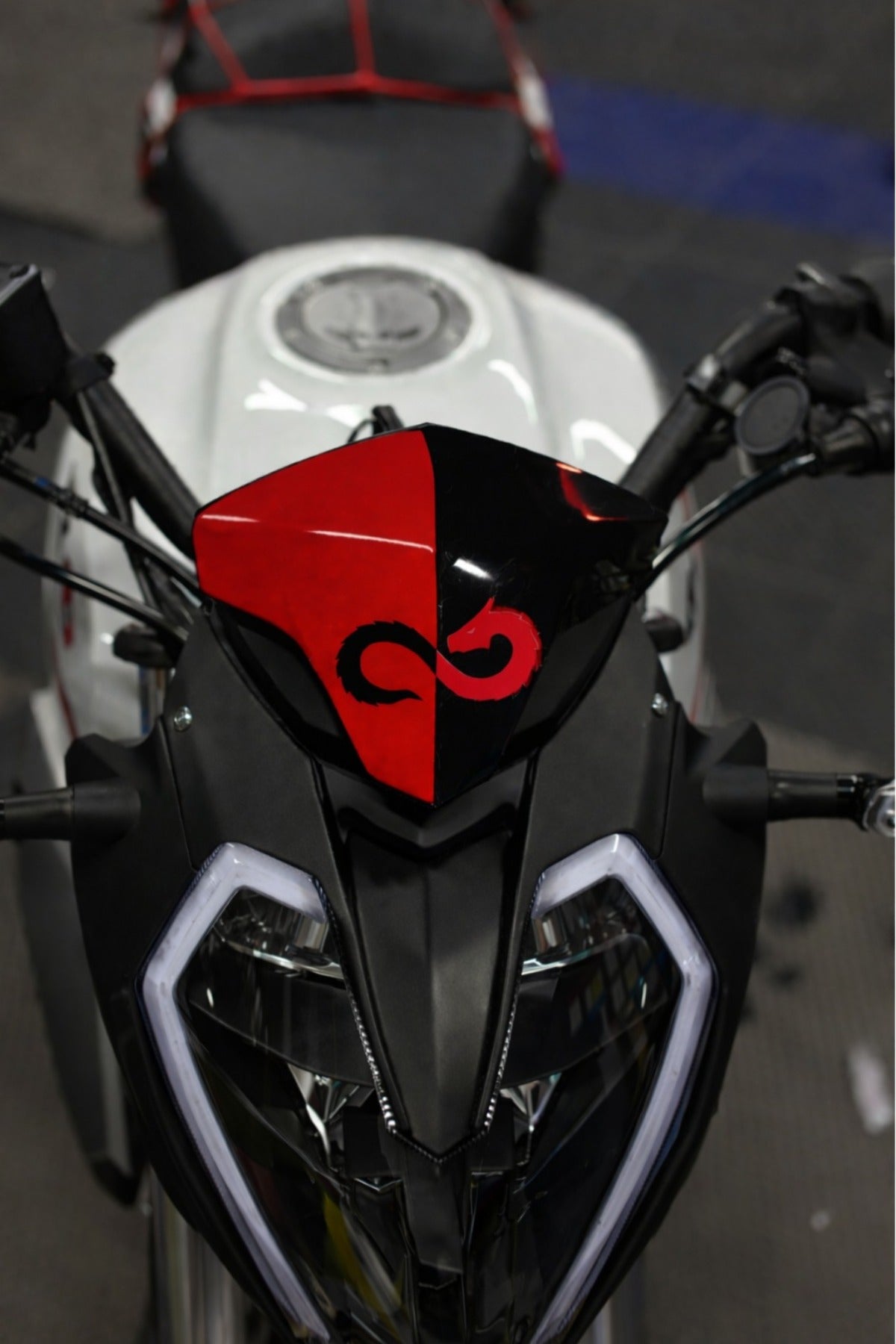 Benelli 125s ve RKS RK125 için Kırmızı Renk Ejder Desenli Kafa Detay Sticker