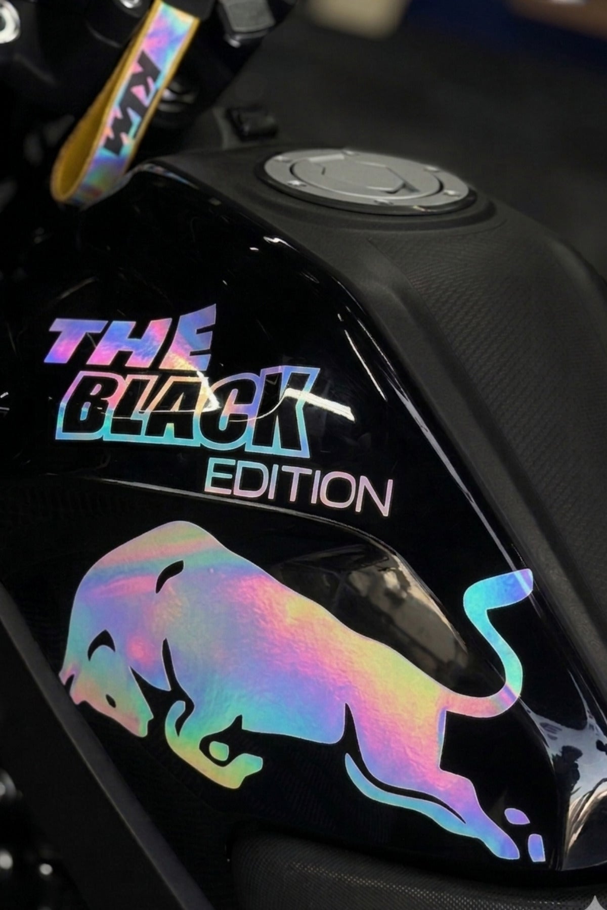 Motosiklet ve Kask için Boğa Black Edition Sticker Etiket (Tek Taraf)