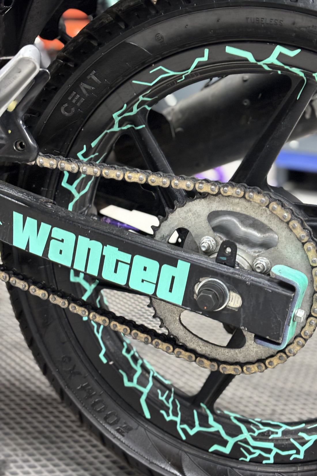 Motor-Araba-Kask için Nane Yeşili Wanted Sticker Etiket (20CM)(1 Adet)