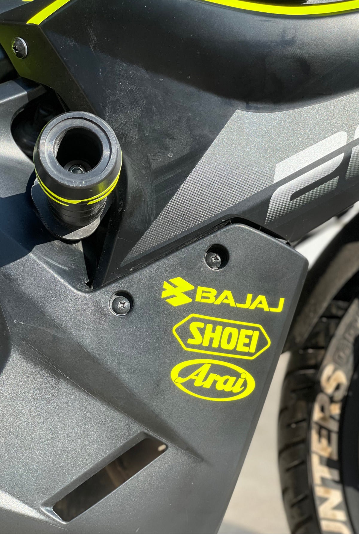 Bajaj Motor Grubu için Sponsor Seti Neon Sarı Shoei-Arai-Bajaj Sticker Etiket 10CMx8CM (1 Adet)