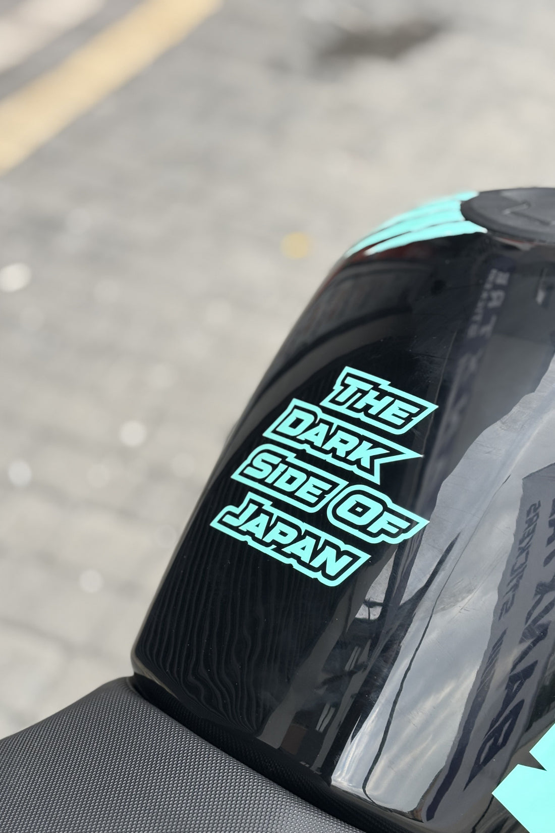 Motor-Araba-Kask için Nane Yeşil Yazı Şeklinde Dark Side Of Japan Sticker Etiket (1 Adet)(11CMx10CM)