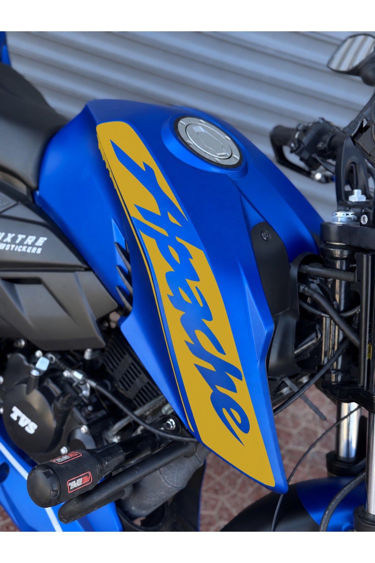 TVS Apache RTR için Yan Grenaj Apache Yazılı Kaplama Sticker Etiket (Sağ ve Sol)
