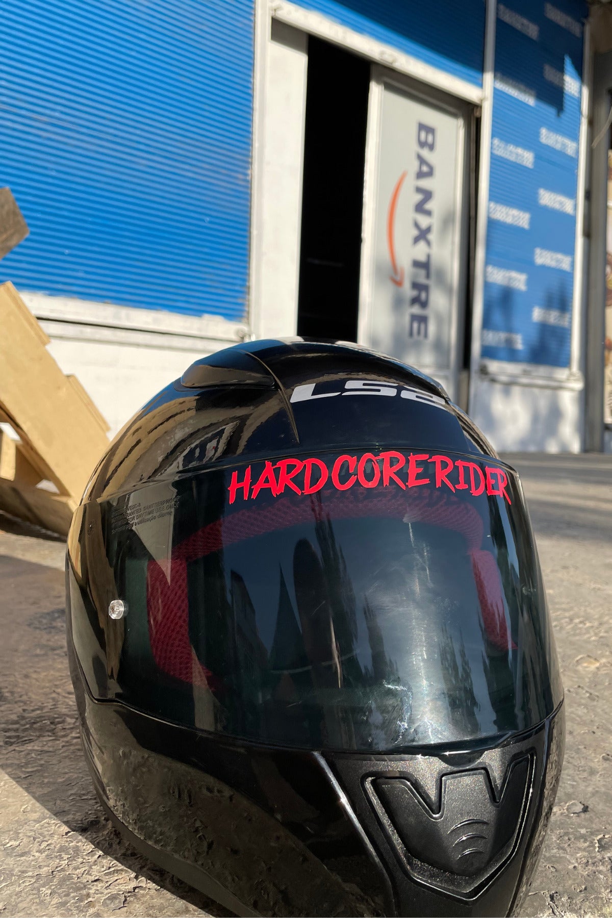 Kask Vizörü için Kırmızı Hard Core Rider Sticker Etiket 14CMx2CM (1 Adet) (Görüşe Engel Olmaz)