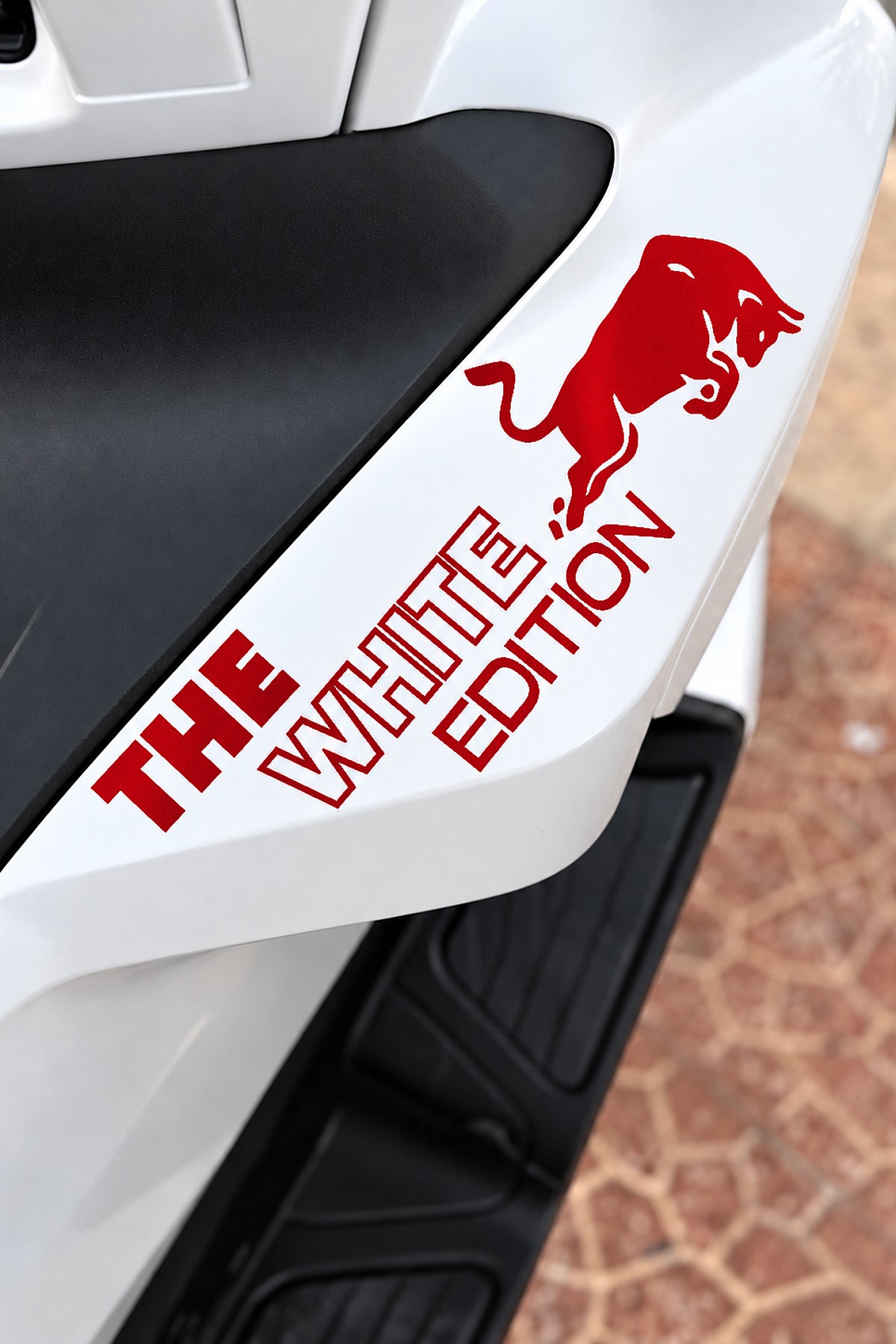 Honda PCX için The White Edition Boğa Enerji Sticker Etiket (1 Adet)