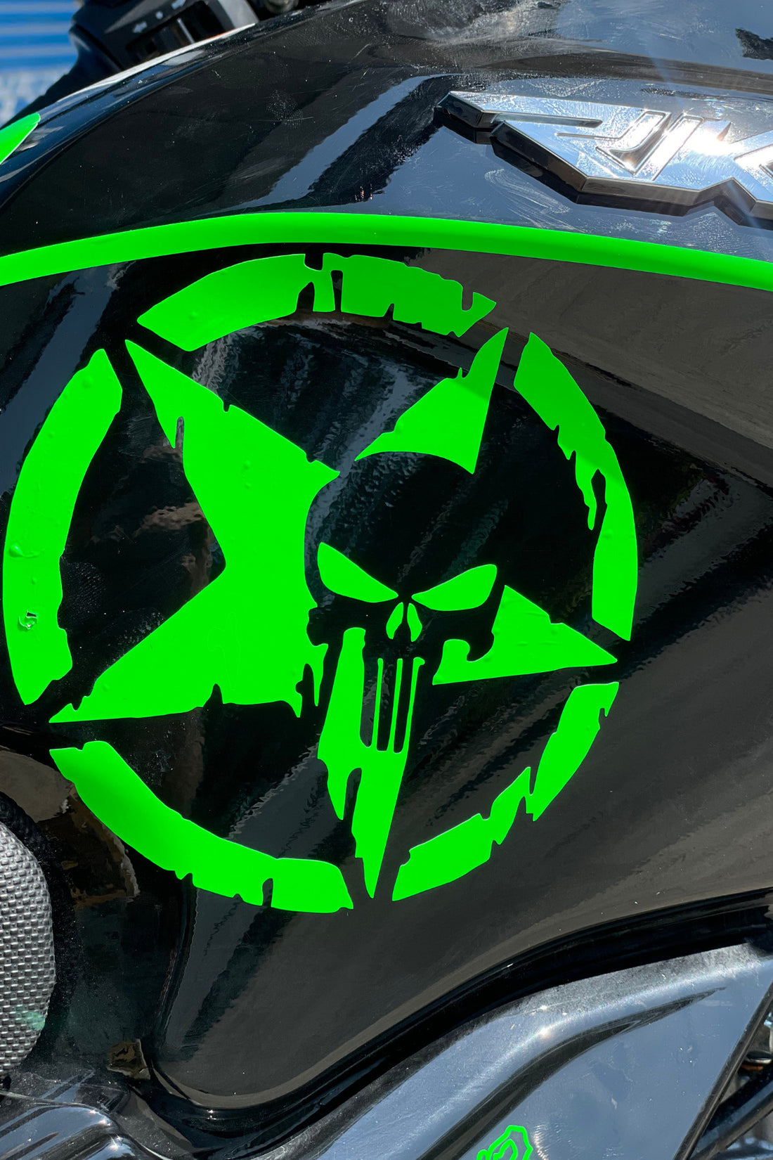 Motor-Araba-Kask için Neon Yeşil Punisher Yıldızı Sticker Etiket 15CMx15CM