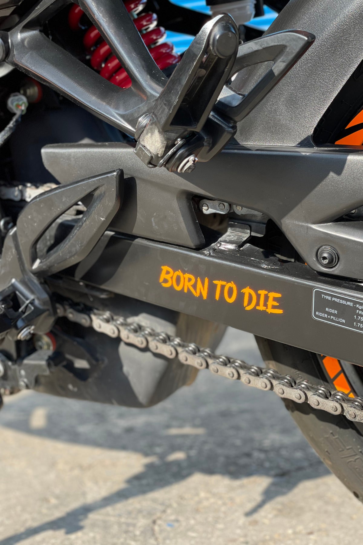 Motor-Kask-Vizör için Orafol Neon Turuncu Born to Die Sticker Etiket (1 Adet)