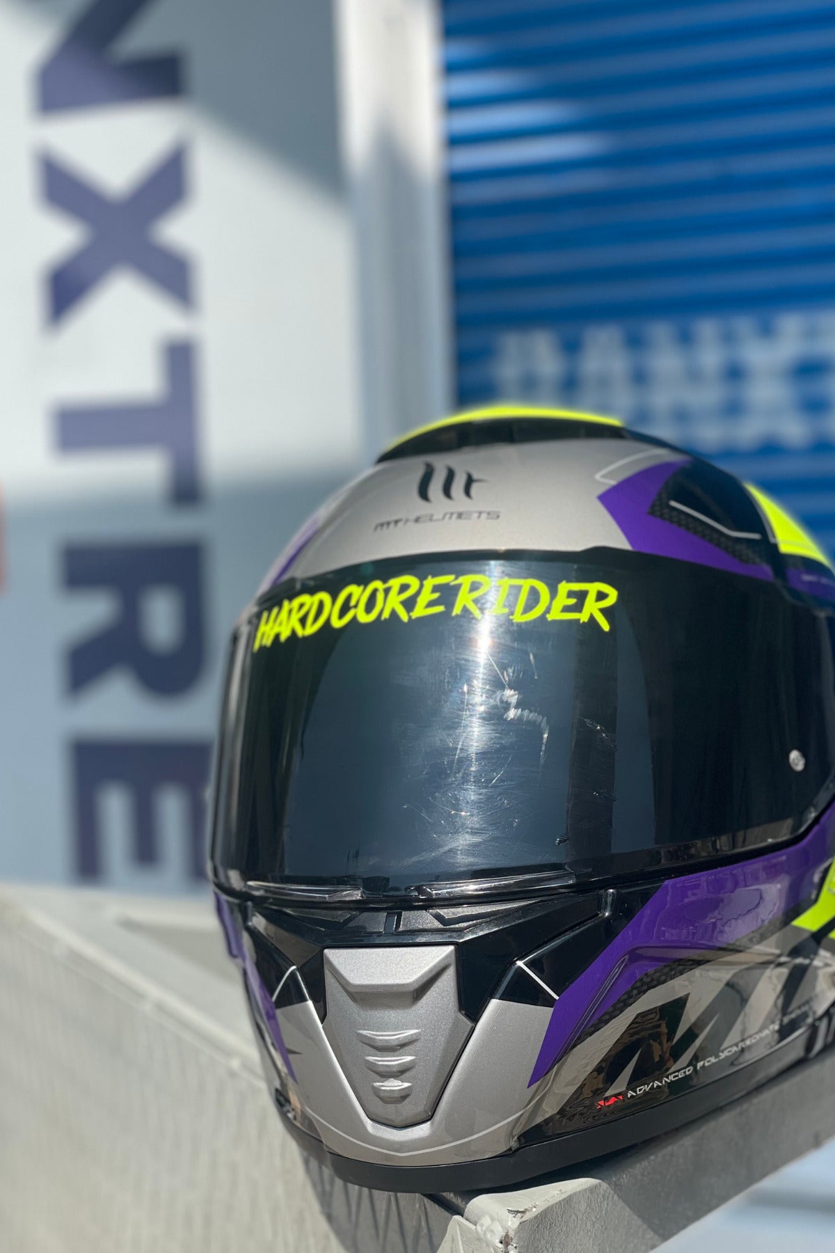 Kask Vizörü için Sticker Neon Sarı Hard Core Rider Vizör Etiketi 14CMx2CM (1 Adet)