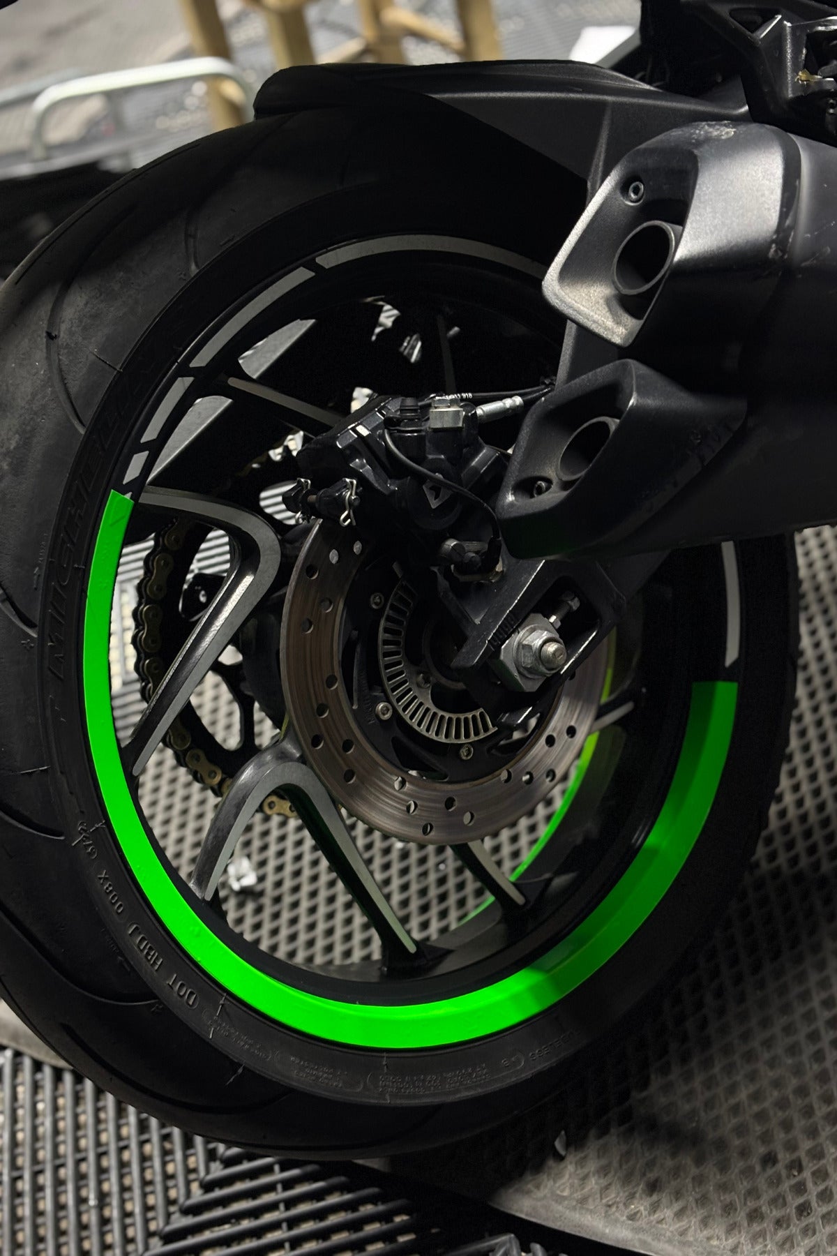 Motosiklet Jantı için 17 Inch Tüm Jantlara Uyumlu Neon Yeşil Yarım Jant Şeridi (4 Adet)