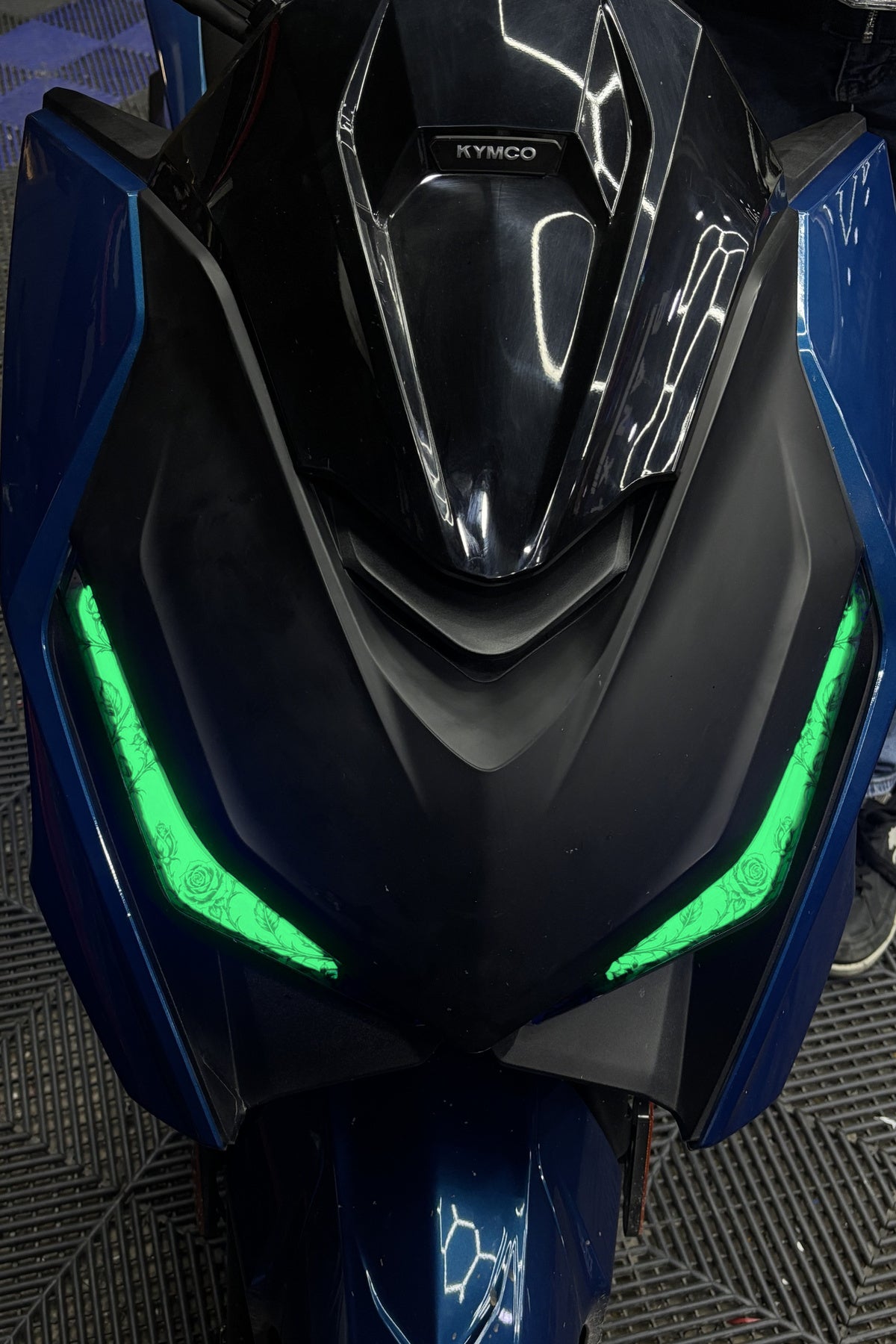 Kymco KRV200 için Sarmaşık Desenli Far Filmi