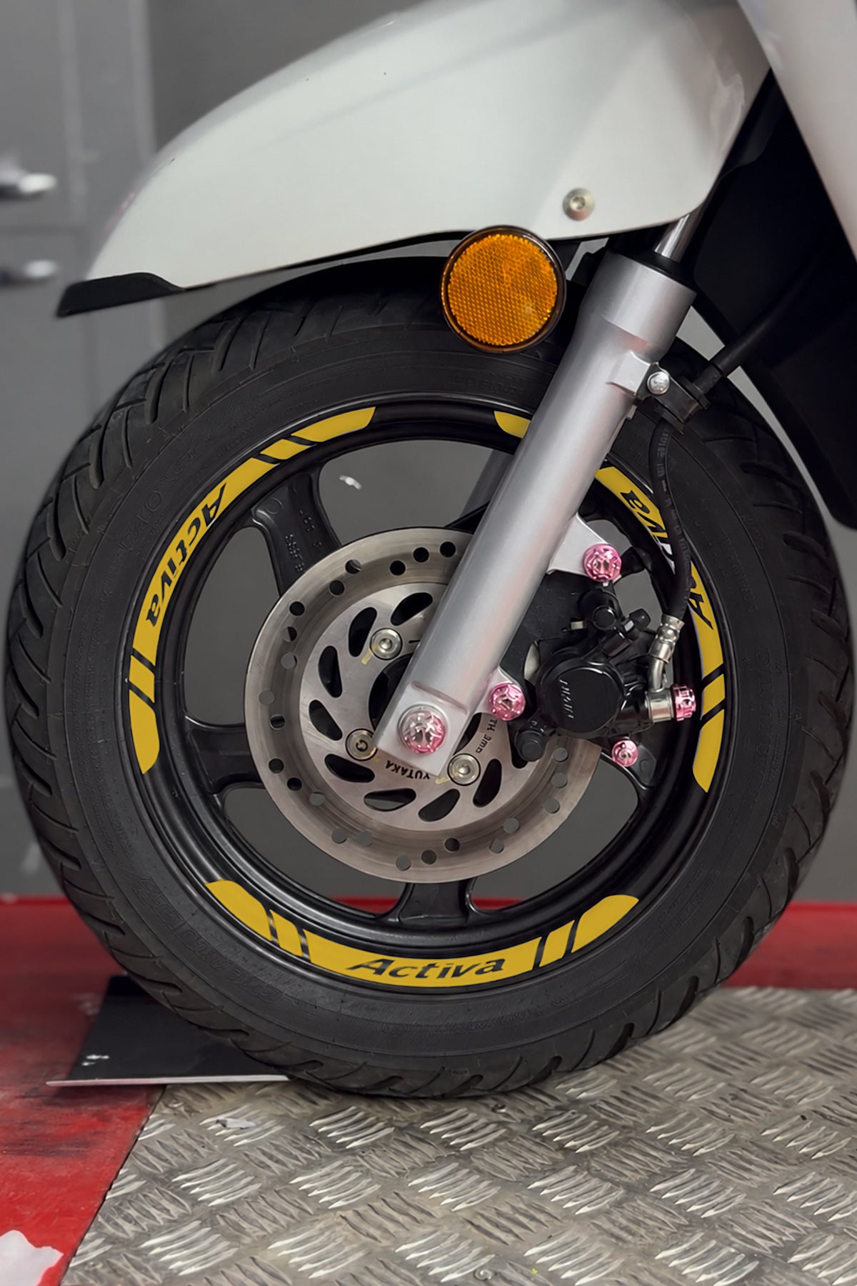 Honda Activa Scooter için Activa Yazılı 12 Parça Jant Şeridi (Ön ve Arka Yeterli)