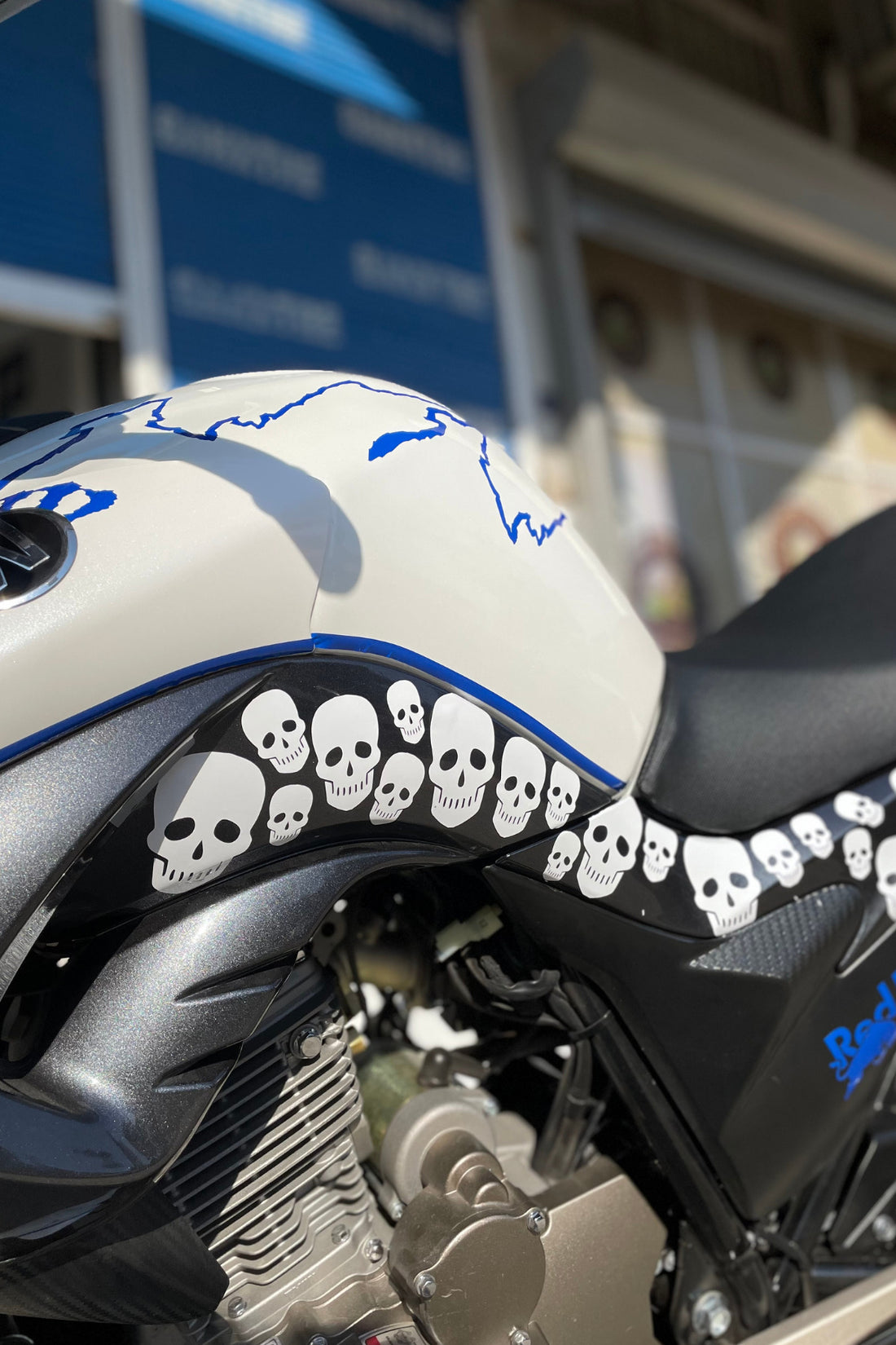 Motor-Kask-Araba için Beyaz Renk Kuru Kafa Görünümlü İskelet Etiketi Sticker