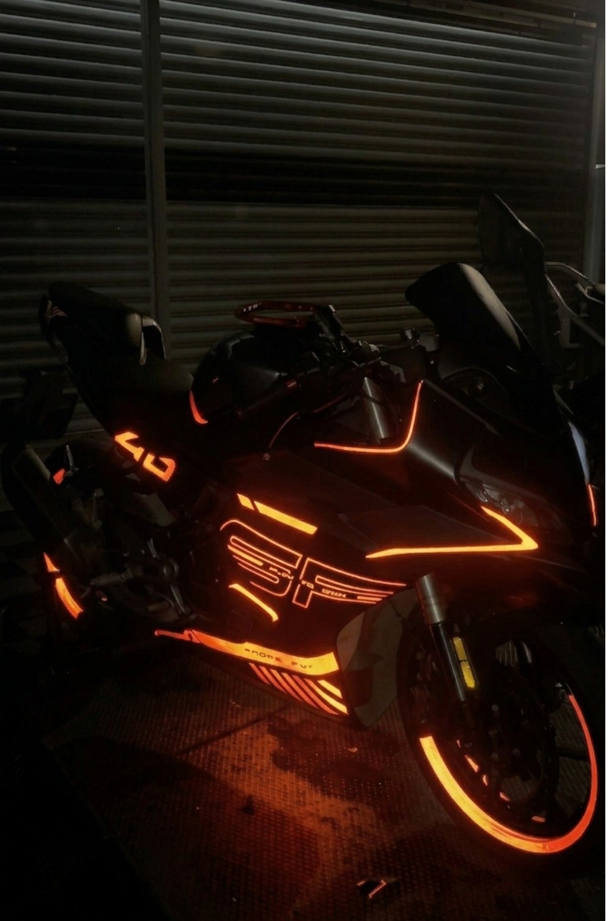 CFMOTO 450SR için Komple Ultra Reflektörlü Gece Işığında Parlayan Sticker Seti