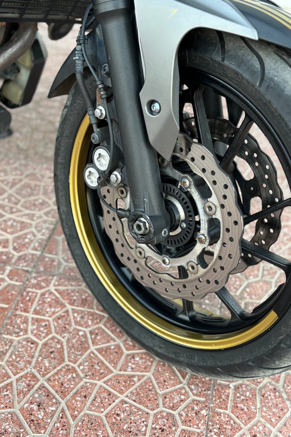 Motosiklet Jantı için Gold Renk Yarım Jant Şeridi Sticker (17 Inch Uyumlu 4 Parça)