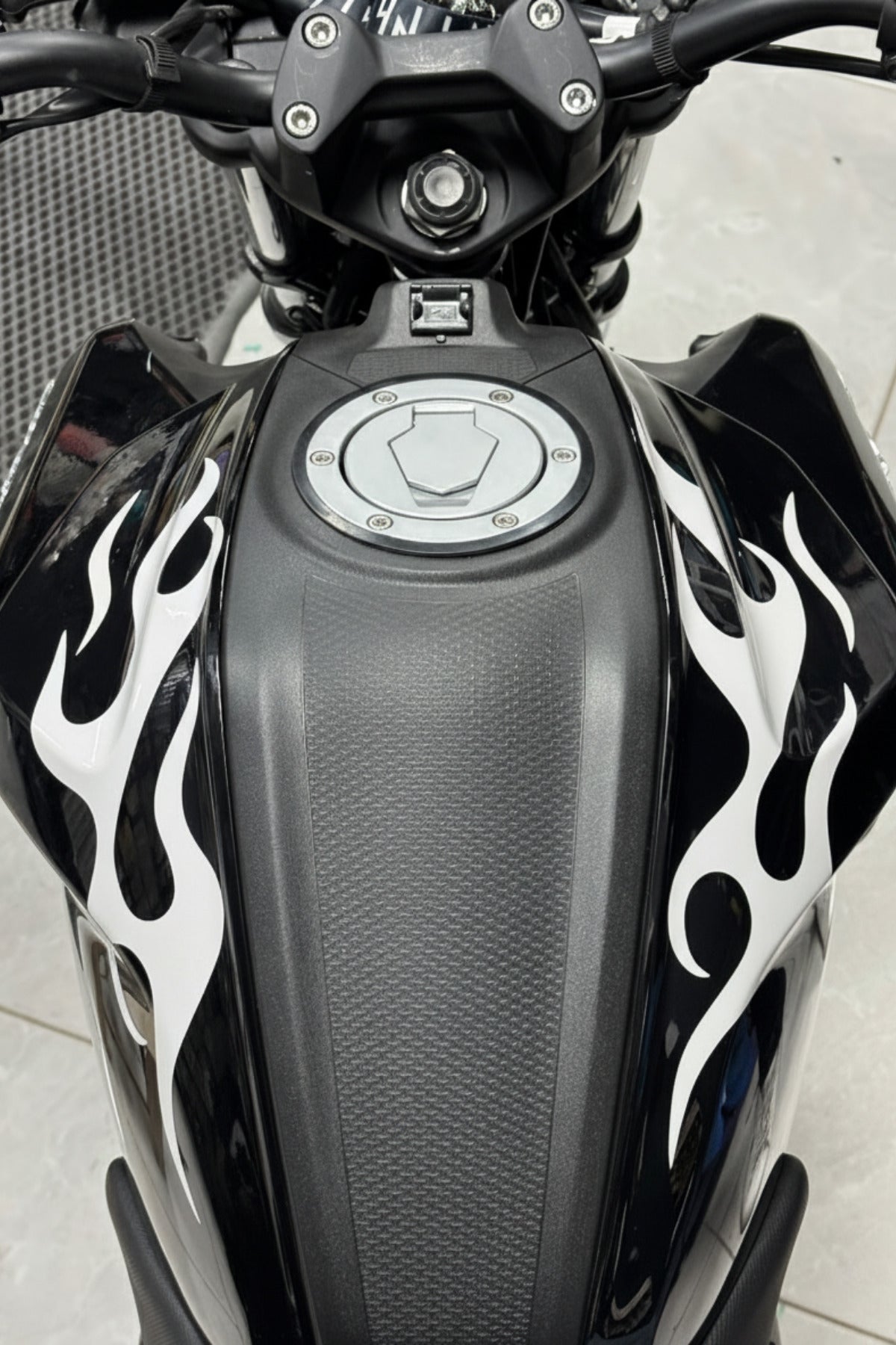 Motosiklet Deposu için Alev Desenli Sticker Seti (2 Parça)