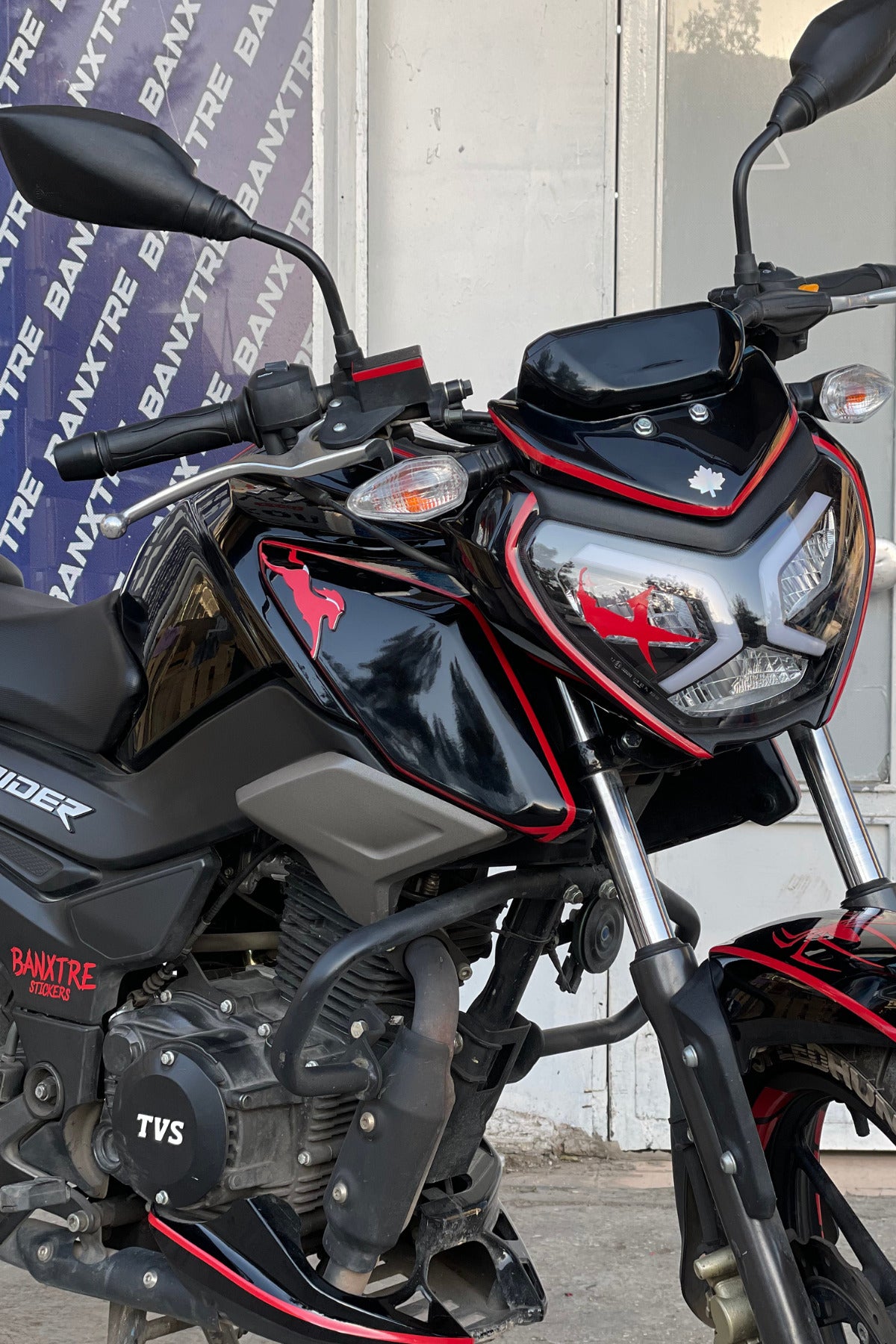 TVS Raider 125 için Parlak Kırmızı 17 Parça Sticker Etiket Seti