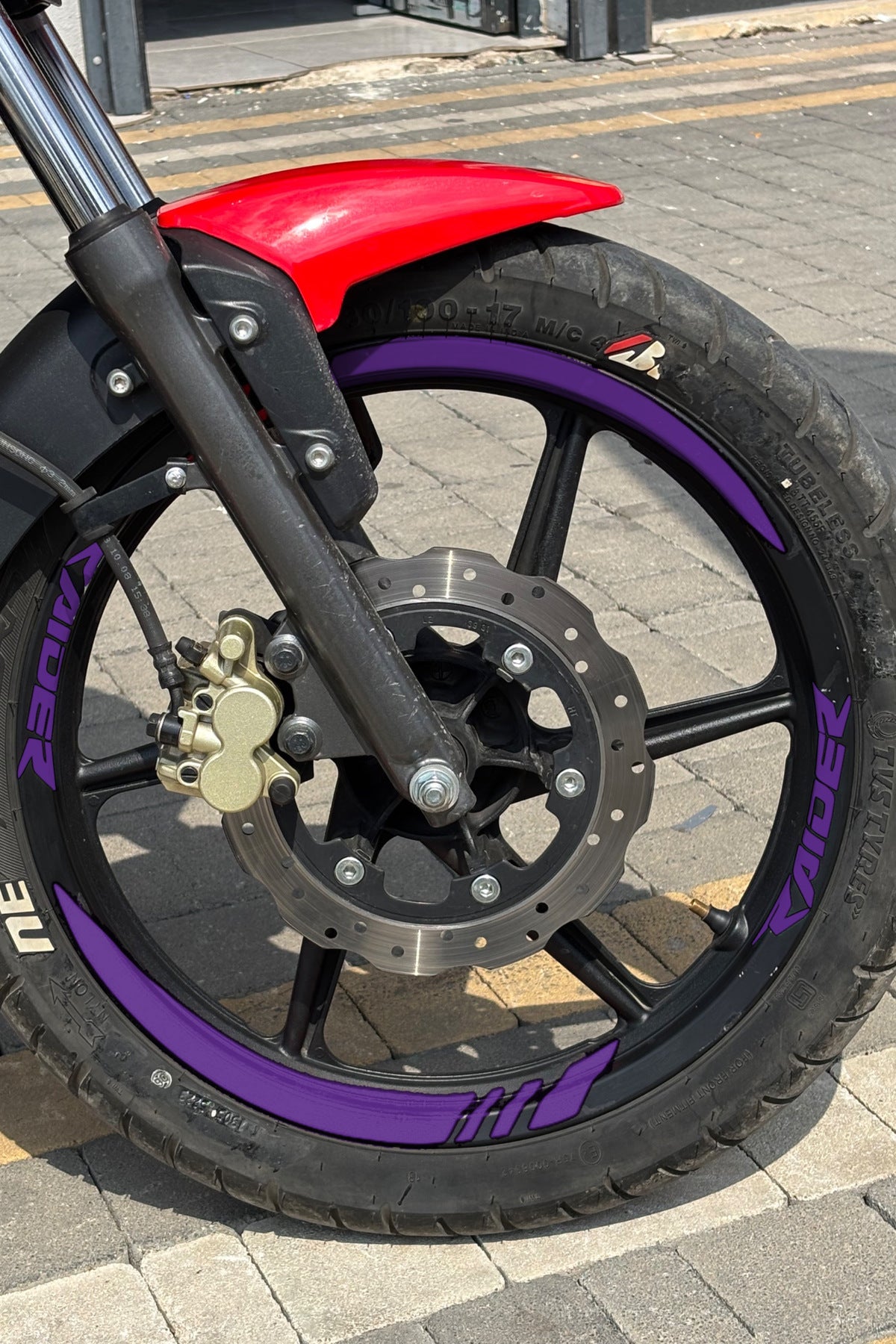 TVS Raider 125 için Kalın Kesikli + Raider Yazılı Jant Şeridi (Ön-Arka-Sağ-Sol)