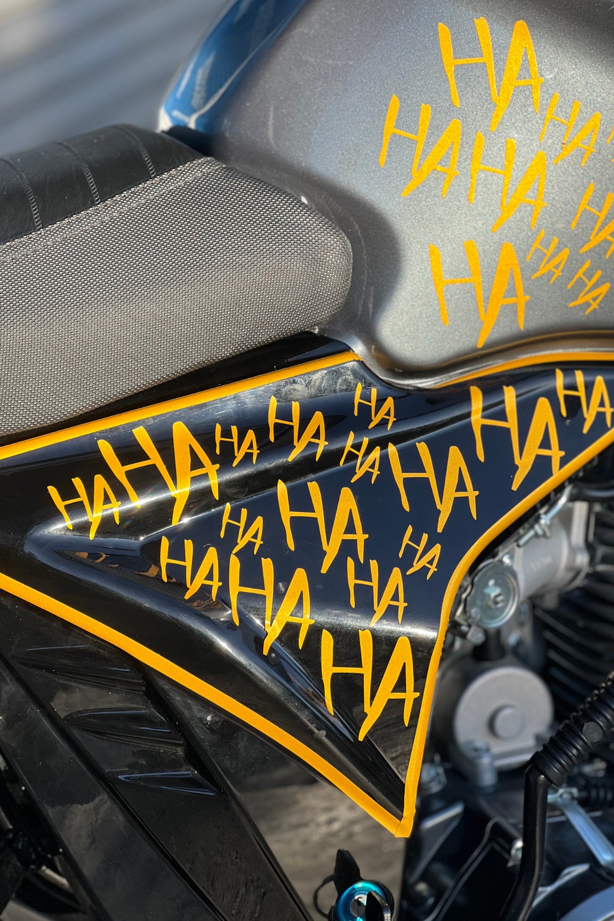 Motor-Araba-Kask için Gece Parlayan Reflektif Sarı Hahaha Etiket Sticker 15x3O CM