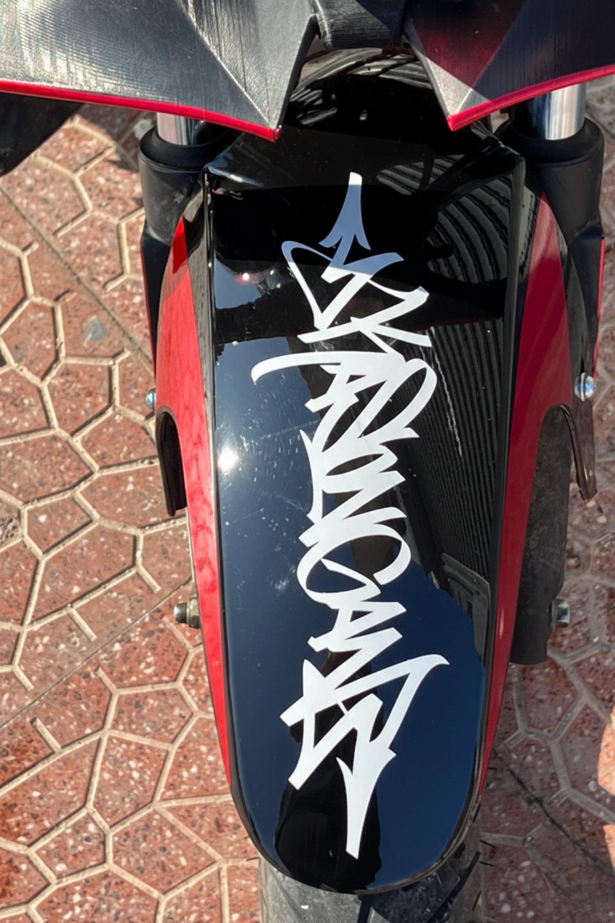 Motosiklet Çamurluk ve Grenajlara Uyumlu Grafiti Sticker Etiket (30CM)