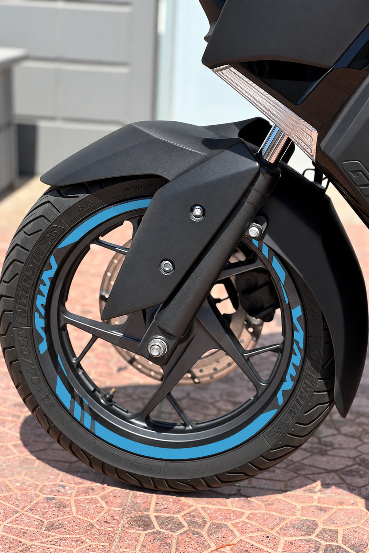 Yamaha Xmax Scooter için Kalın Kesikli + Xmax Yazılı Jant Şeridi Sticker Seti (Ön Arka Yeterli)
