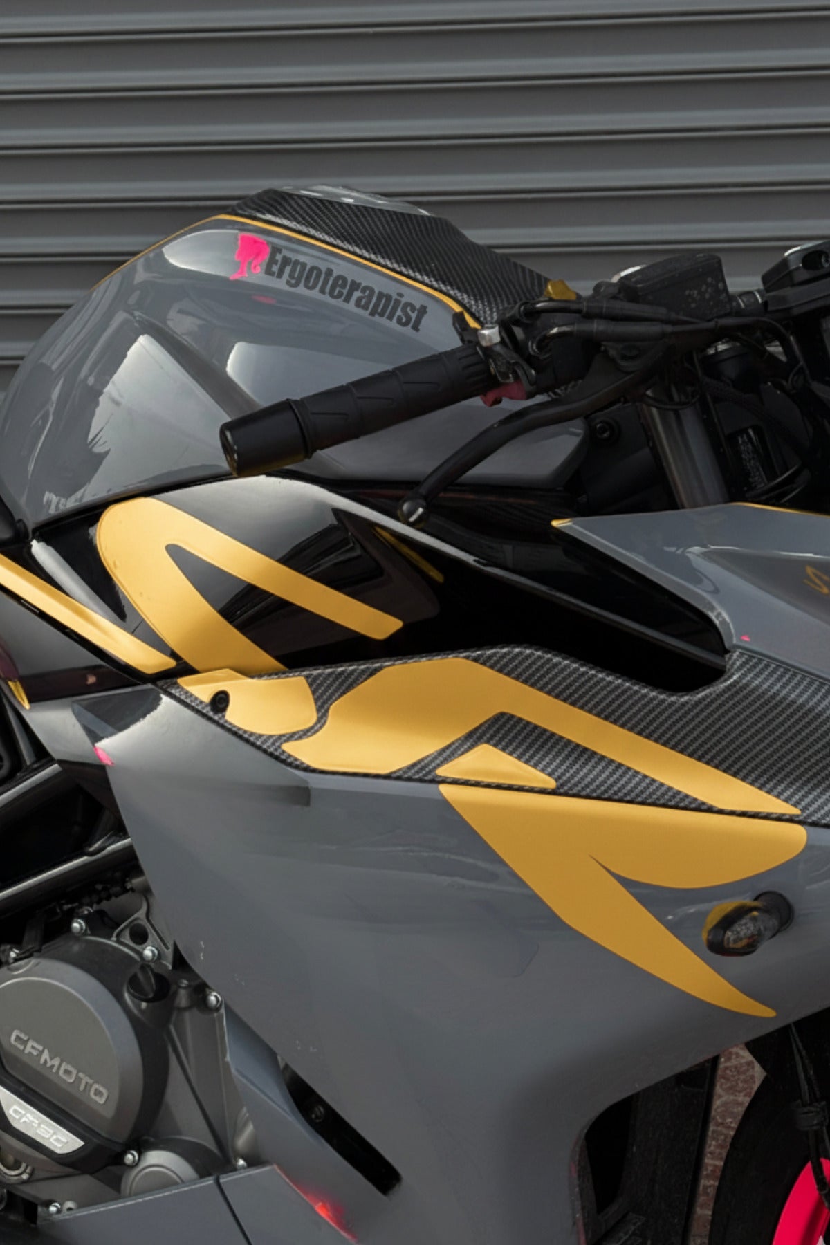 CFMOTO 250SR için Renkli Orijinal Sticker (SR Yazıları Sağ ve Sol )(Orijinal Üzerine Tam Kapatır)