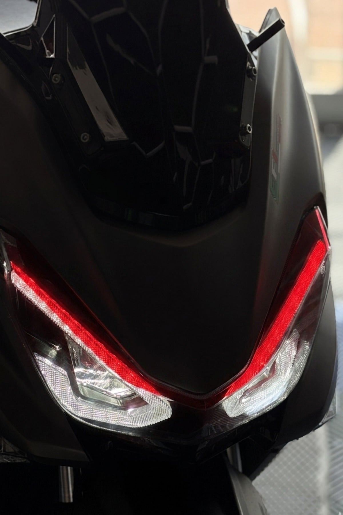 Kuba Newlight 125 için Far Renklendirme Far Tasarım Film Etiket Sticker (2 Parçadan Oluşur)