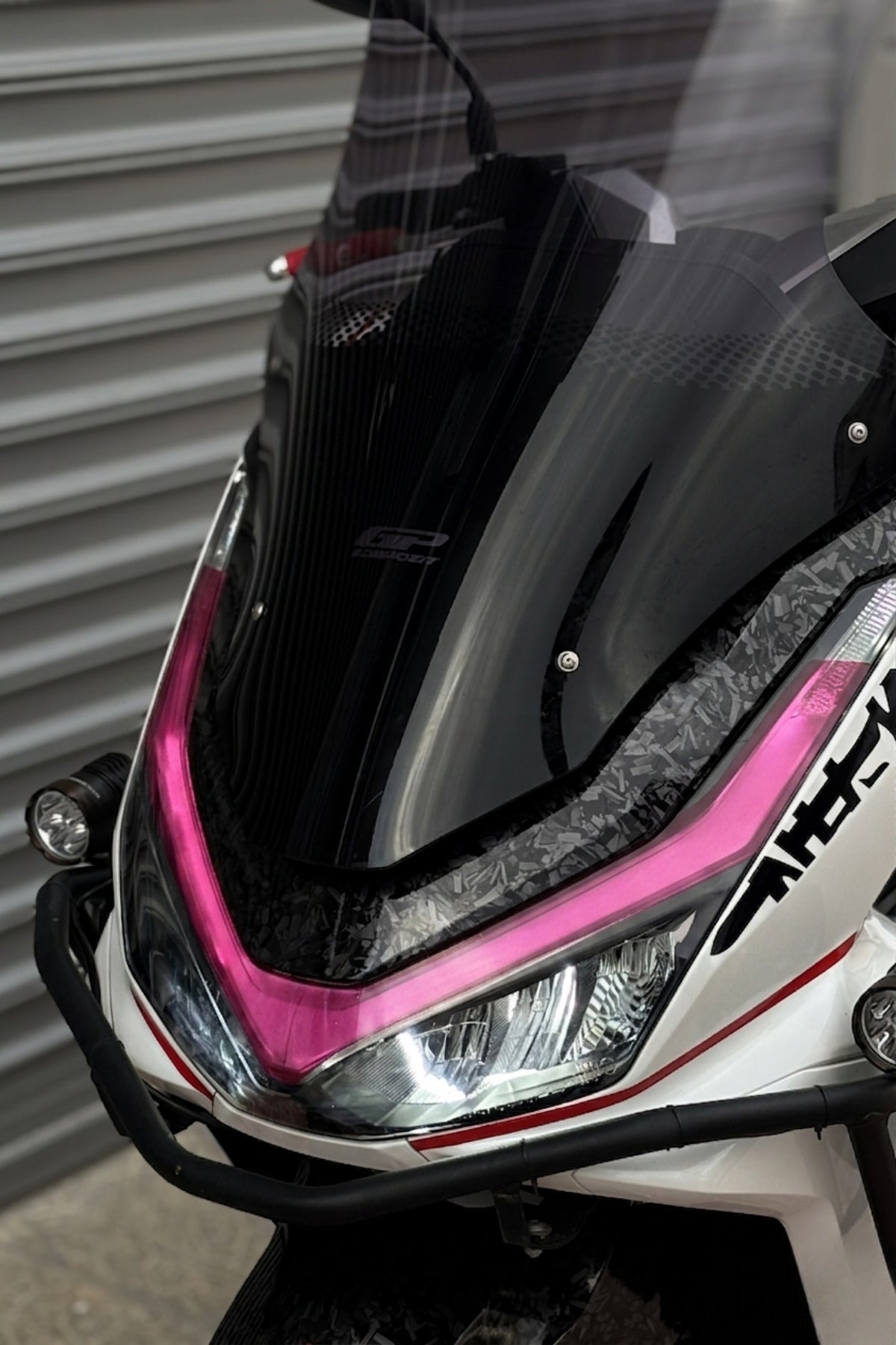 Honda PCX 2025 Model için Far Renklendirme Far Tasarım Film Sticker (Sağ ve Sol 2 Parçadan Oluşur)
