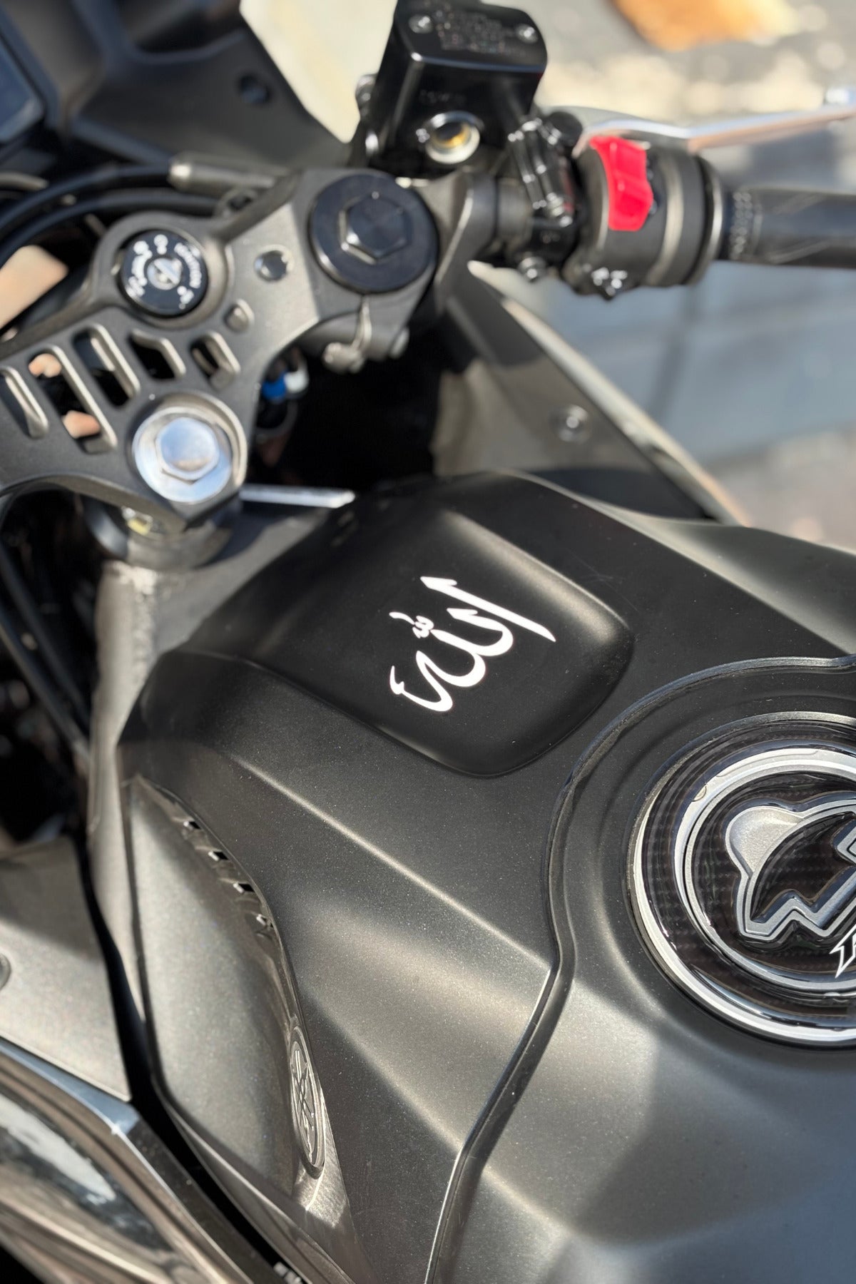 Motosiklet Ön Depo önü ve Grenajlara Uyumlu Arapça Allah Yazı Sticker Etiket (5CM)