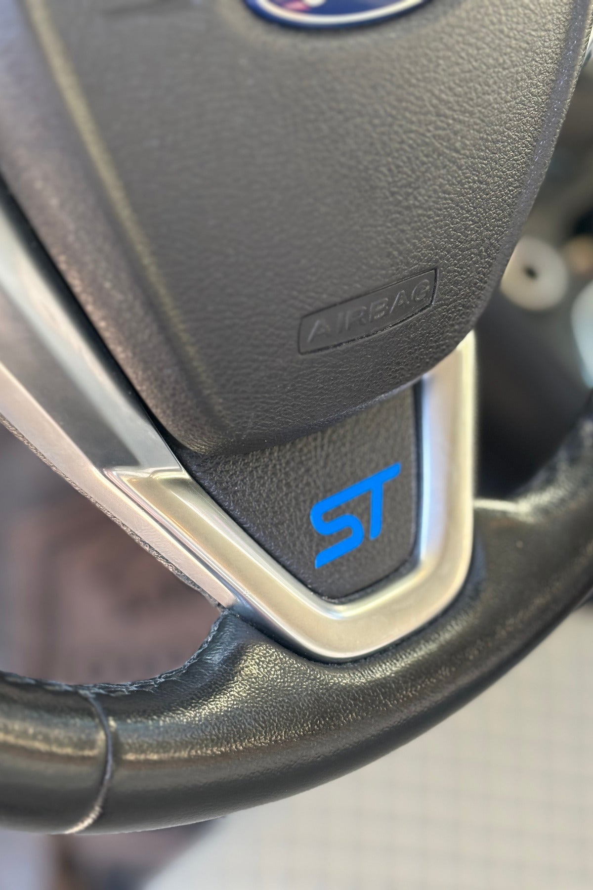 Ford Direksiyon için Reflektör Mavi ST yazısı Sticker Etiket (1 Adet)