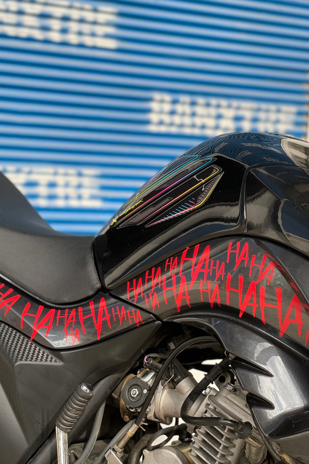 Dekoratif Kırmızı Hahaha Sticker Motor-Araba-Kask  için Etiket 30CMx15CM (1 Adet)