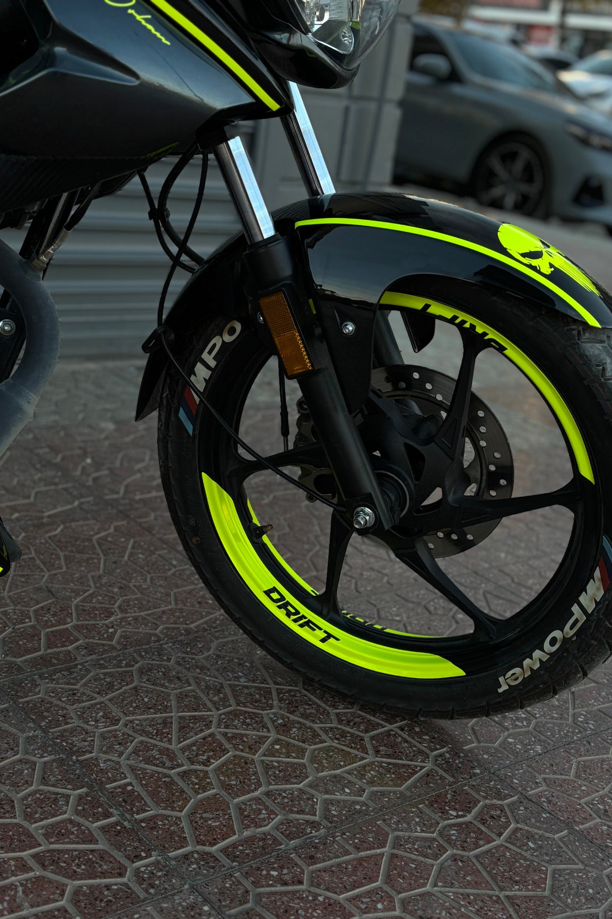 Mondial Drift-L için 51 Parça Neon Sarı Yıldırımlı Premium Sticker Seti