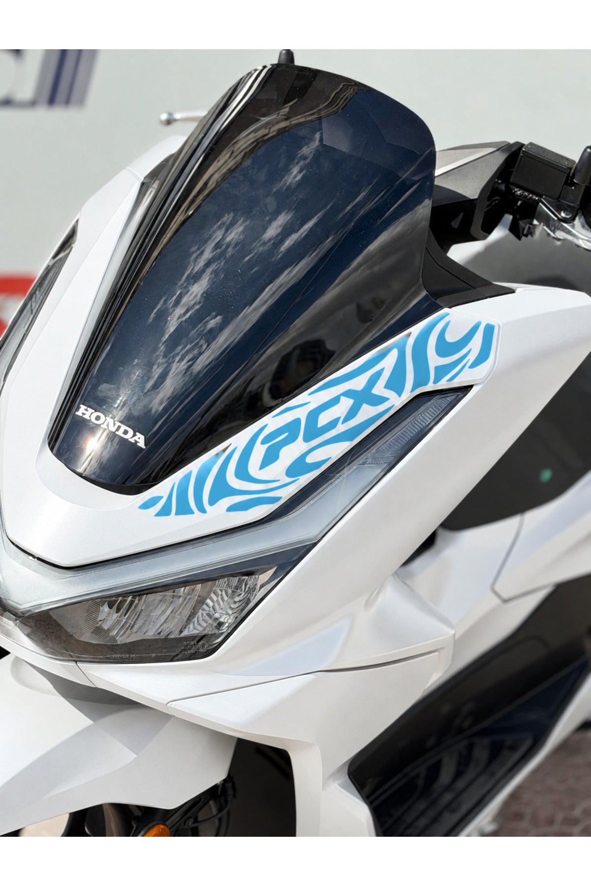Honda PCX Deluxe için Ön Panel PCX Yazılı Tribal Yazı Dövme Sticker (2025-2026 Uyumlu)