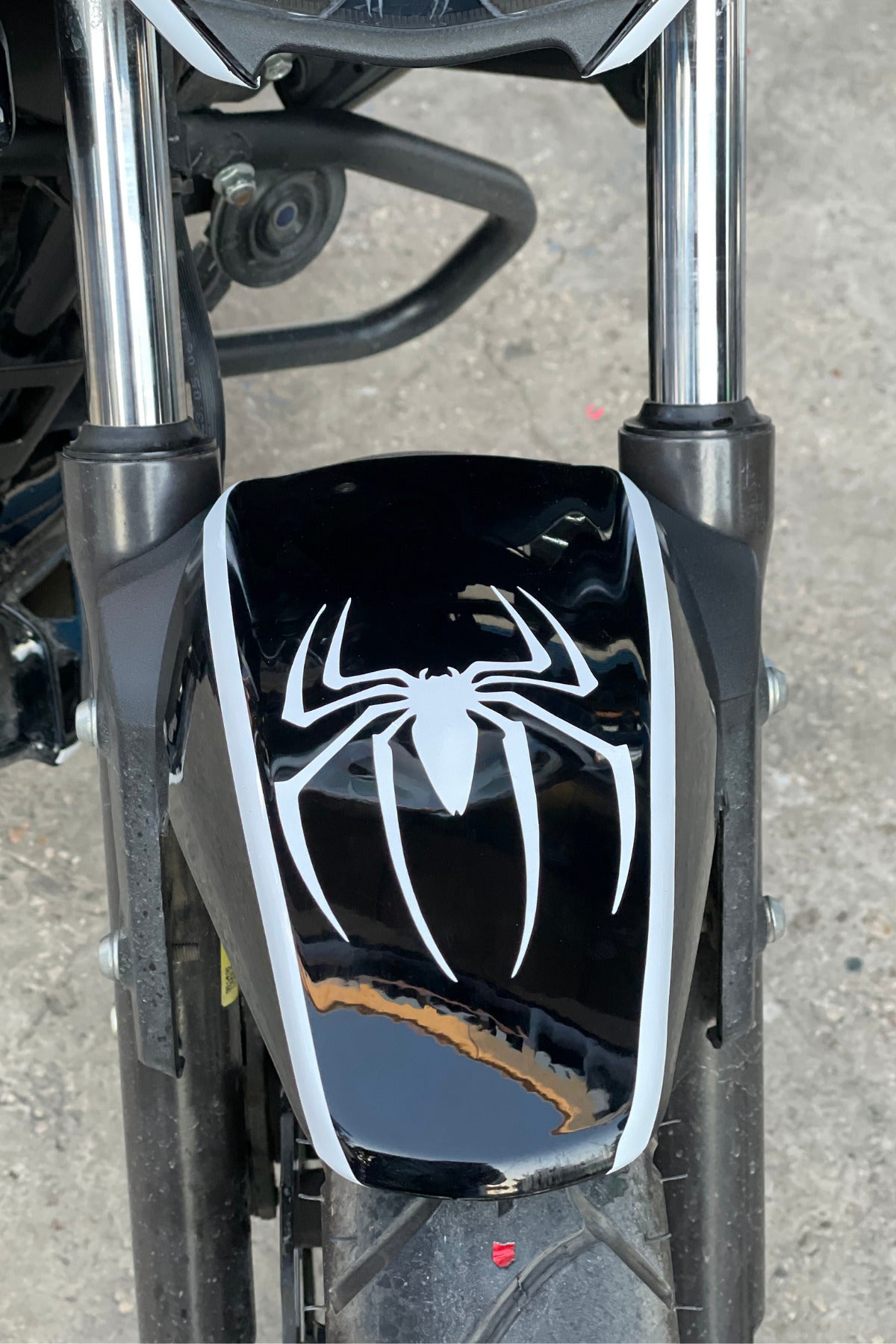 Motor-Araba-Kask için Beyaz Örümcek Spider Sticker Etiket (1 Adet)