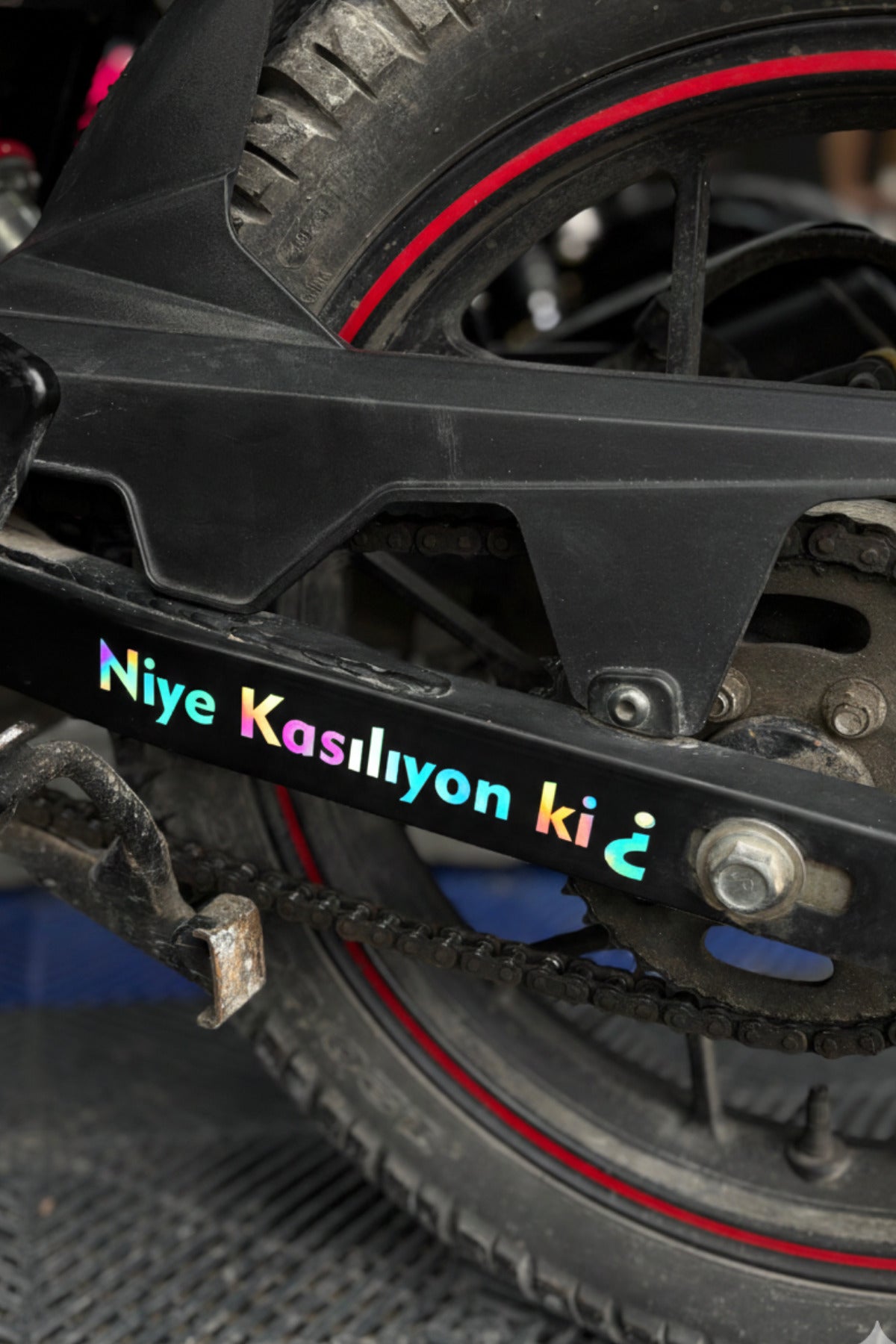 Motosiklet ve Araba için Niye Kasılıyon Ki ? Sticker Etiket (20CM)