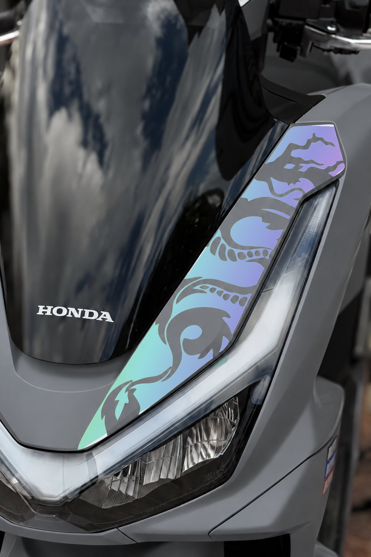 Honda PCX Deluxe Yeni Kasa 2025-2026 Uyumlu Ejder Desenli Ön Panel Sticker