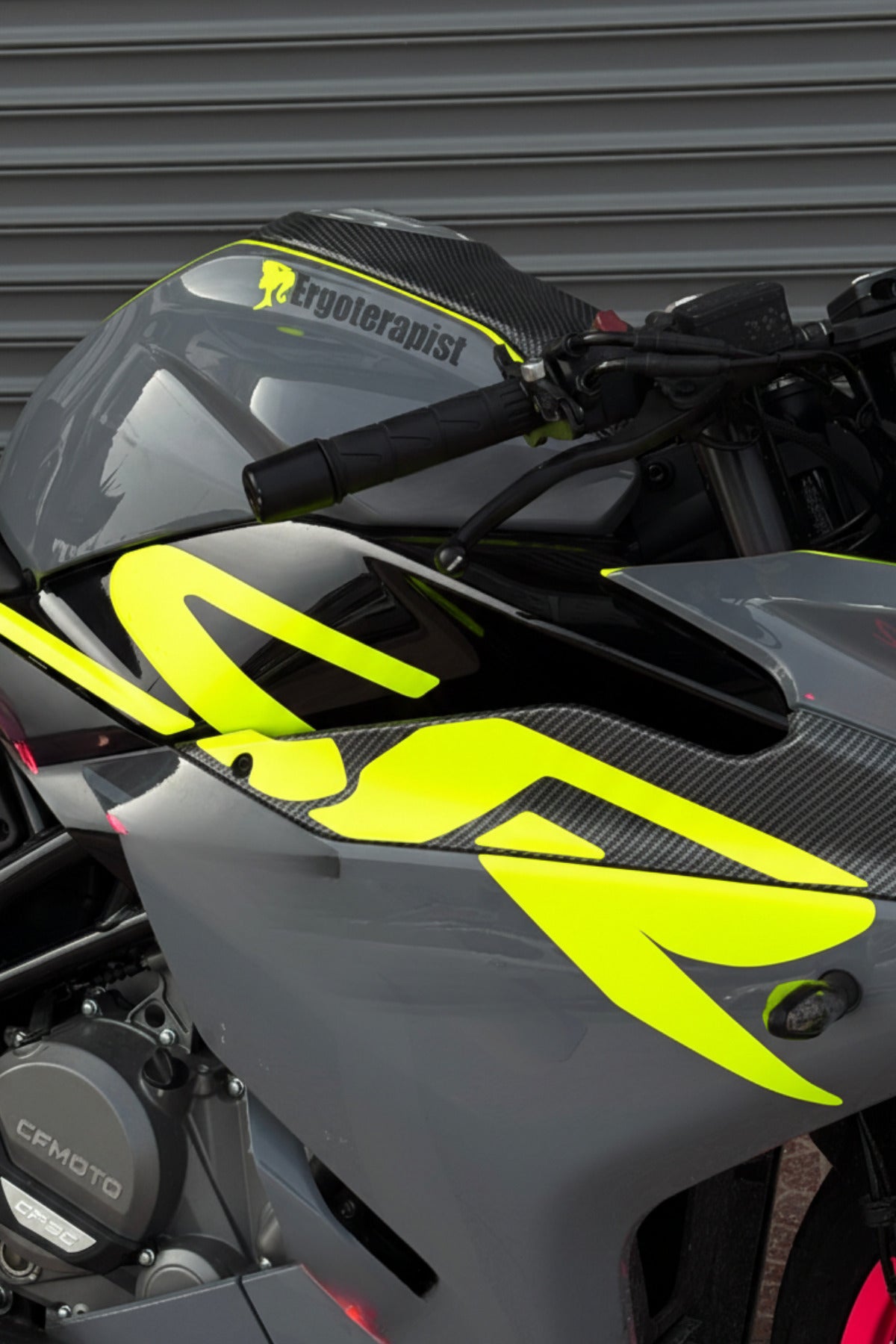 CFMOTO 250SR için Renkli Orijinal Sticker (SR Yazıları Sağ ve Sol )(Orijinal Üzerine Tam Kapatır)