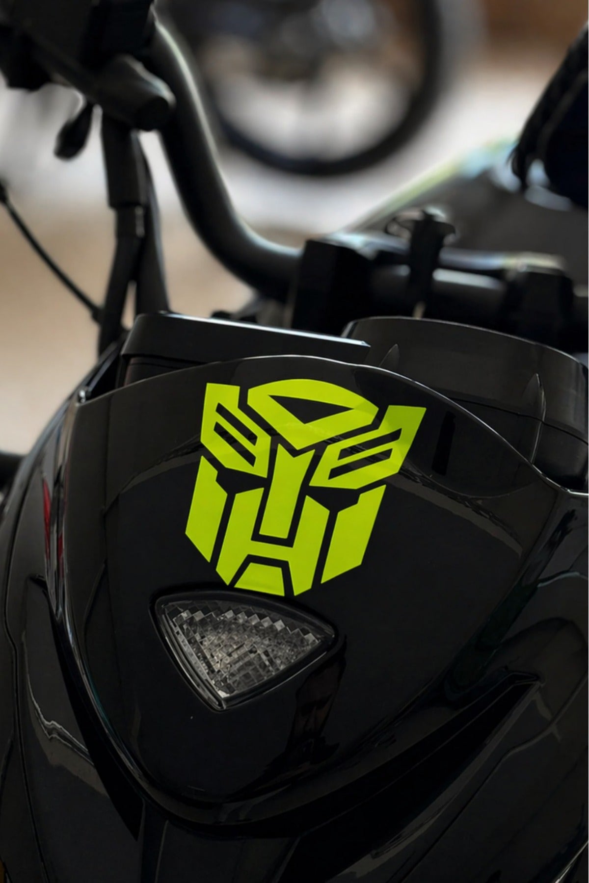 Motor ve Kask için Neon Sarı Renk Transformers Sticker Etiket (1 Adet)