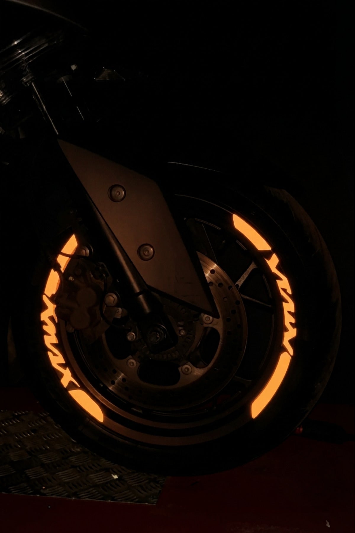 Yamaha Xmax için Ultra Reflektörlü 8 Parça Jant Şeridi Sticker Seti (2 Janta Da yeterli)