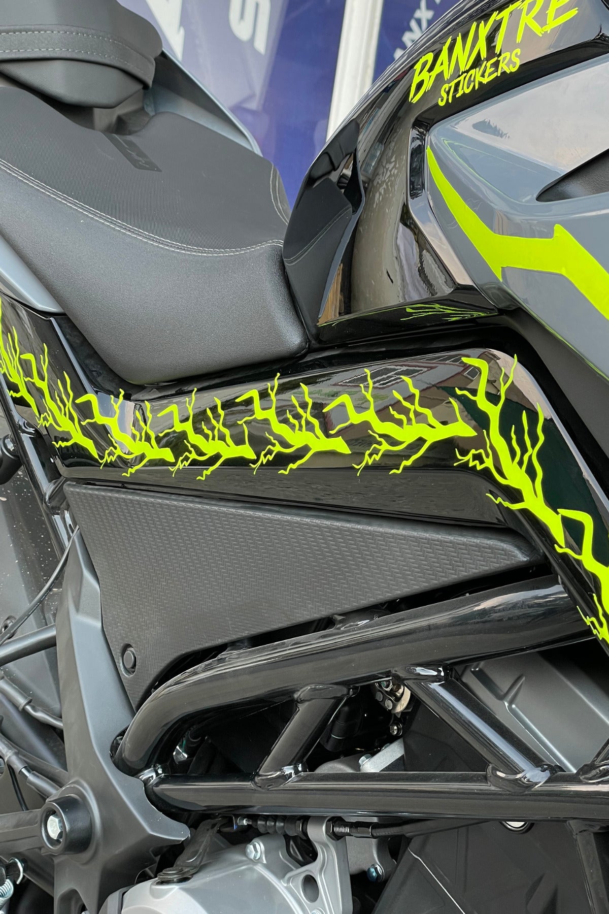 Motor ve Koruma Demiri için Neon Sarı Kalın Yıldırım Şimşek Sticker Etiket (8'li Set)