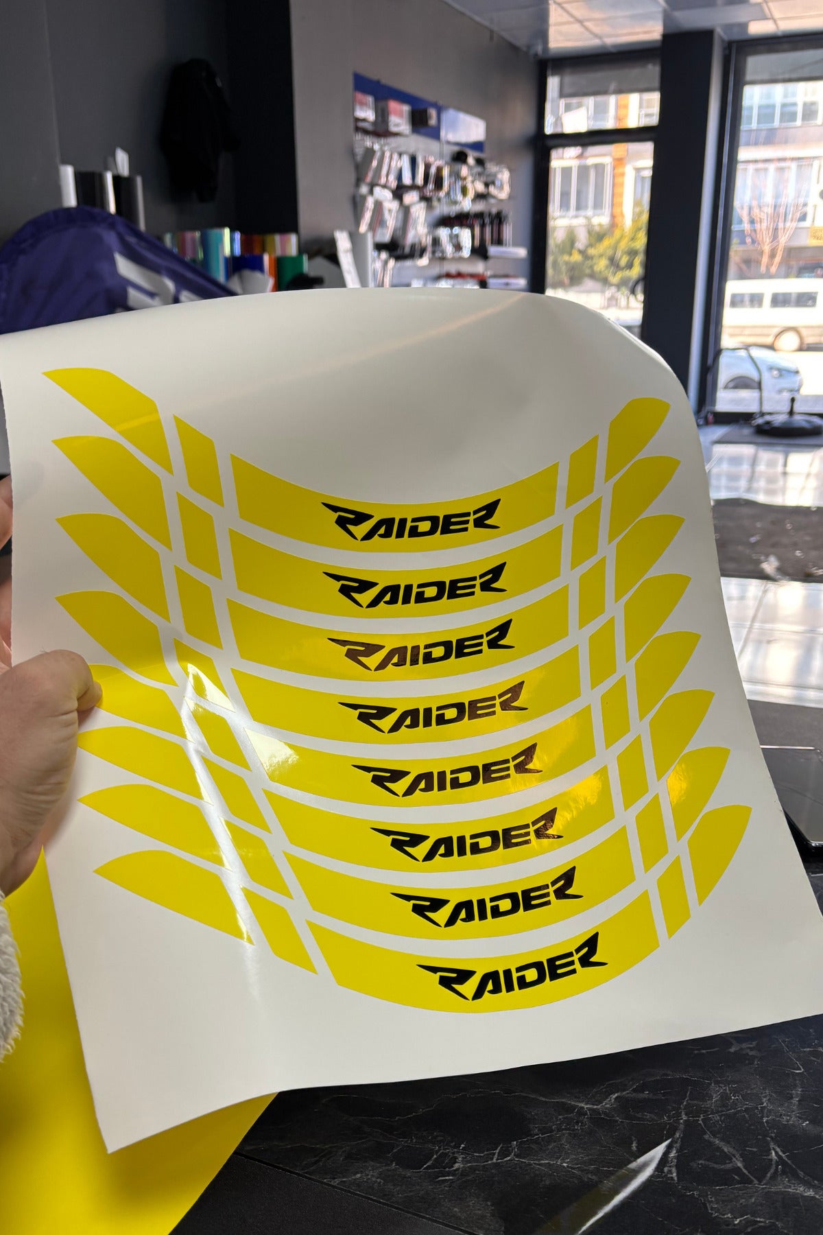 TVS Raider için İçi Yazılı Jant Şeridi Sticker Seti (8 Parça)