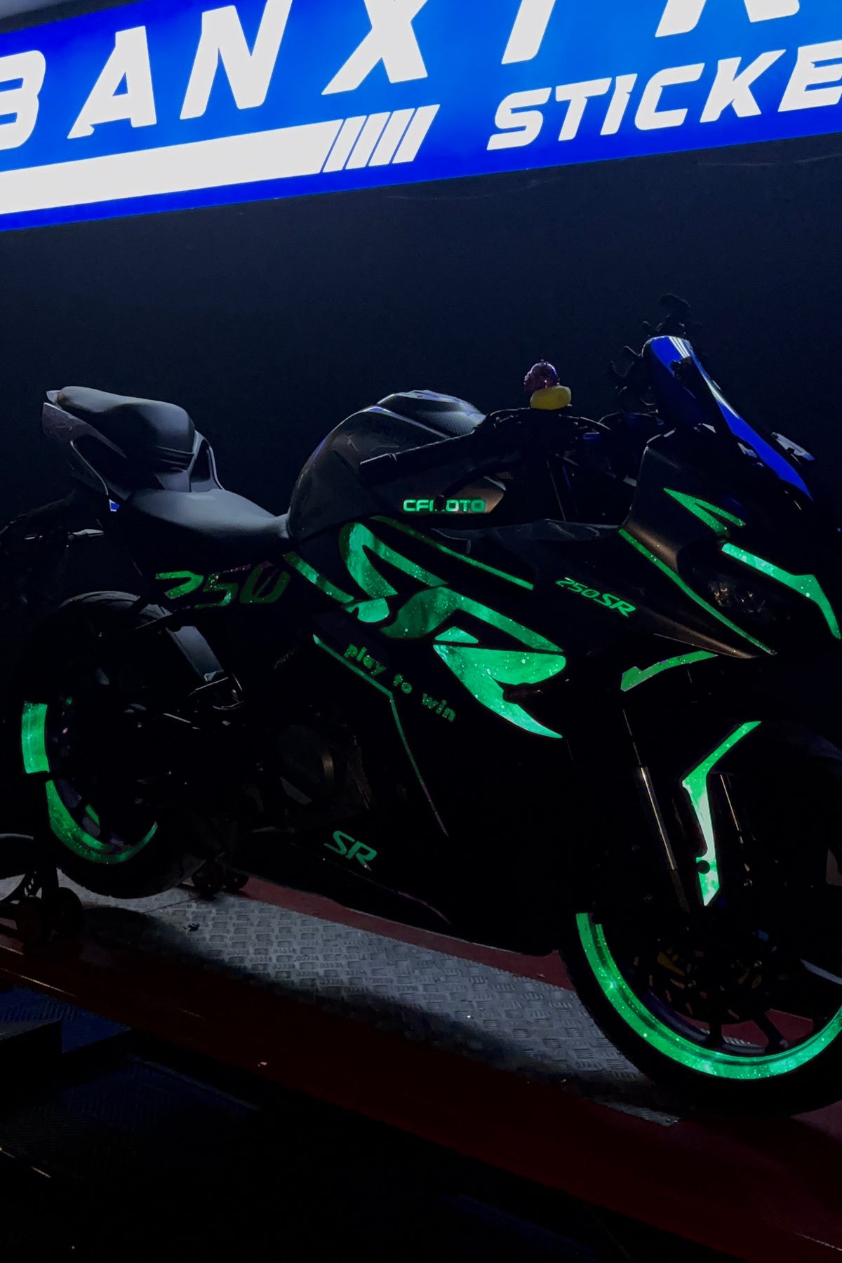 CFMOTO 250SR için Galaksi Desenli Komple Reflektörlü Sticker Seti (Sağ ve Sol)