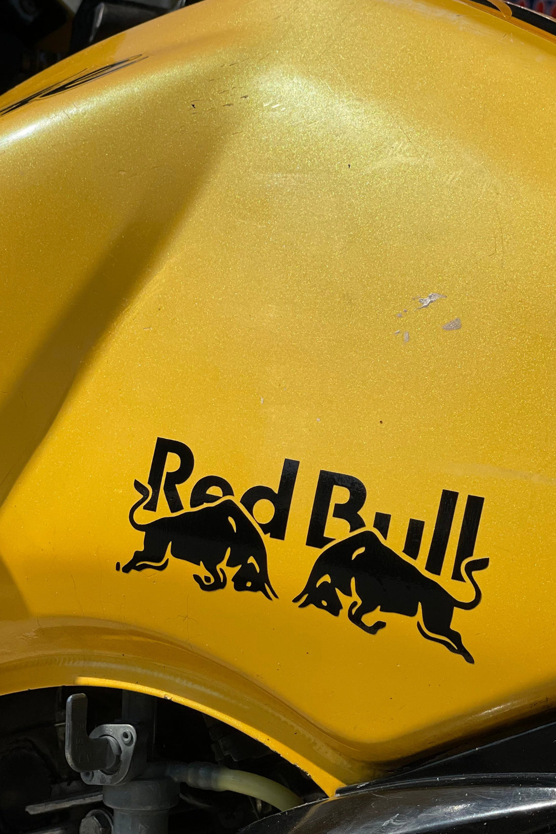 Motor-Araba-Kask İçin Boğa Enerji Parlak Siyah Sticker Etiket 15CMx6CM (1 Adet)