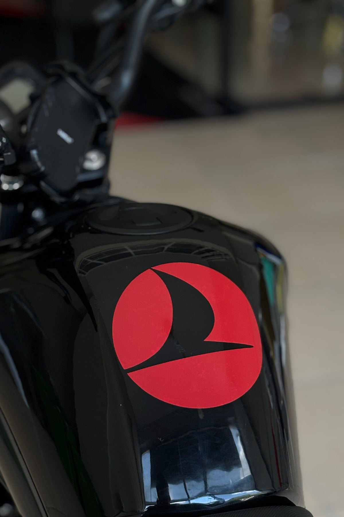 Motor ve Araba için THY Logo Kırmızı Sticker Etiket (15CMx15CM) (1 Adet)