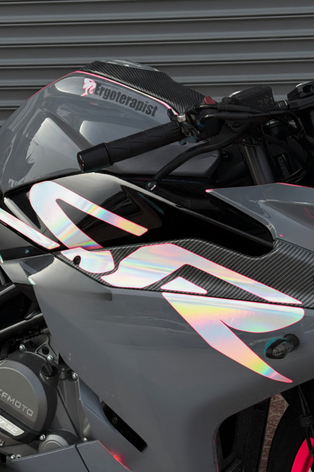 CFMOTO 250SR için Renkli Orijinal Sticker (SR Yazıları Sağ ve Sol )(Orijinal Üzerine Tam Kapatır)