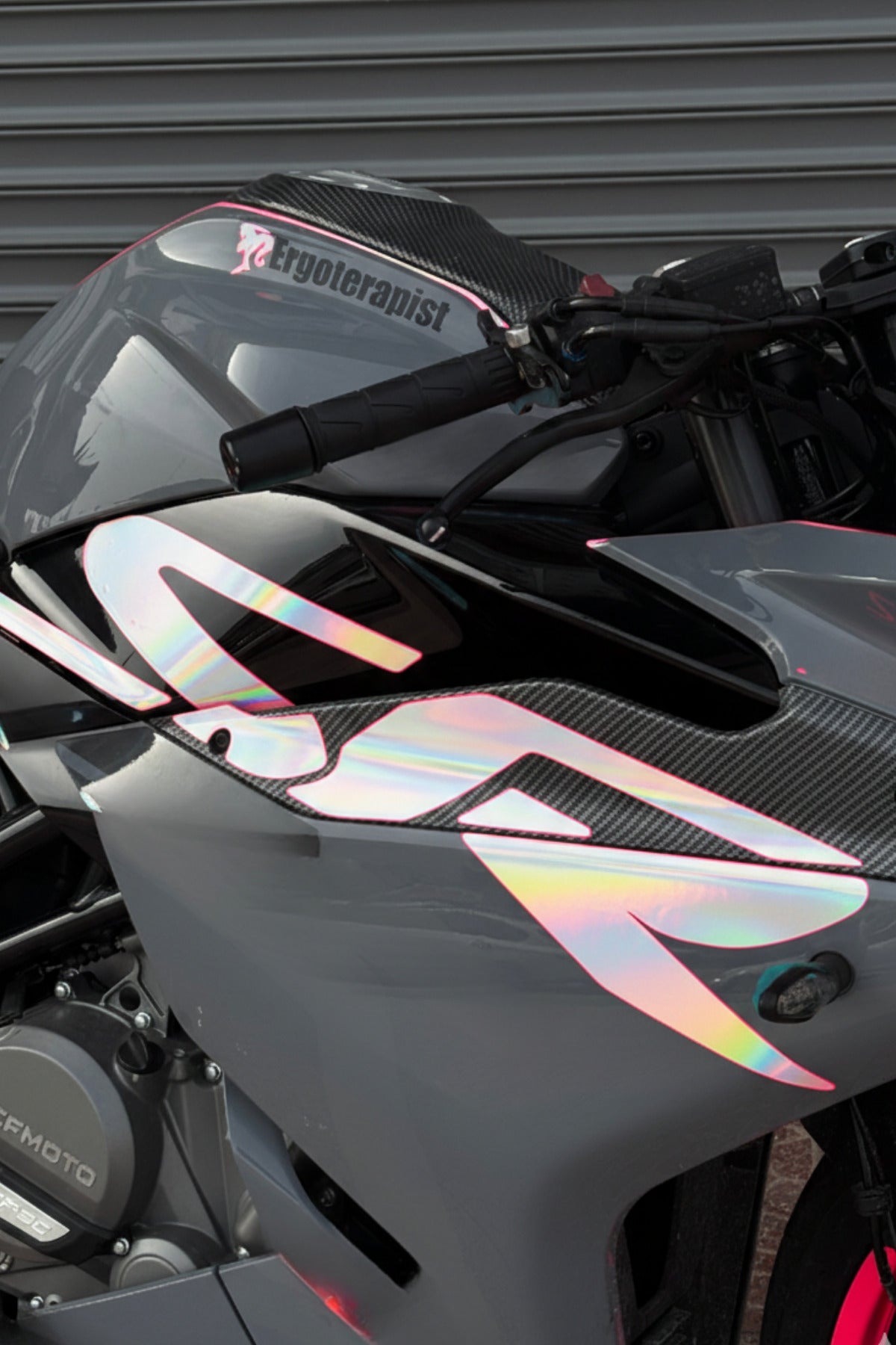 CFMOTO 250SR için Renkli Orijinal Sticker (SR Yazıları Sağ ve Sol )(Orijinal Üzerine Tam Kapatır)