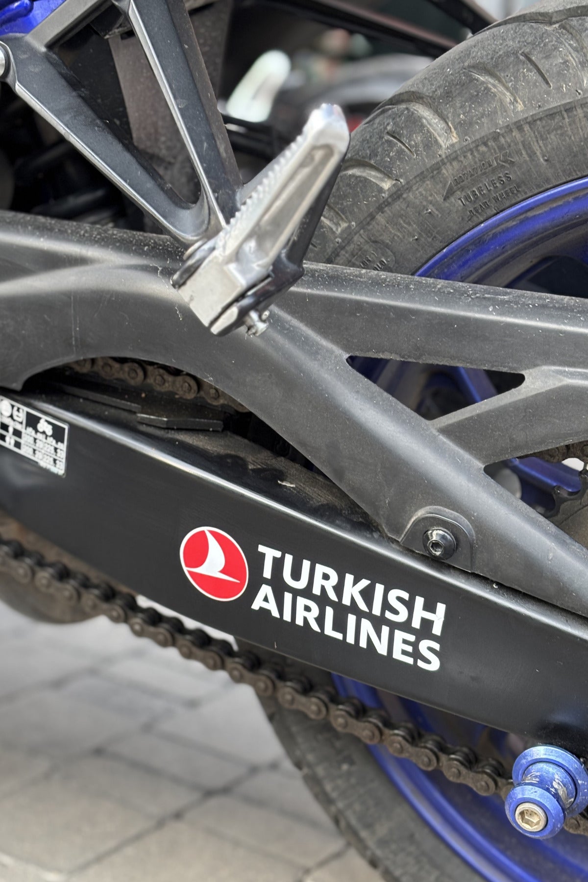 Motor-Araba ve Kask için Turkish Airlines Kırmızı Beyaz Sticker Etiket (18CMx5CM)(1 Adet)