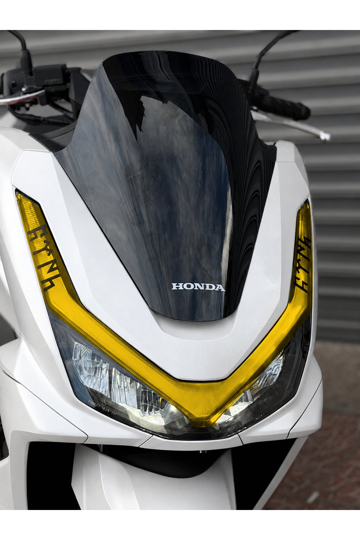 Honda PCX Deluxe için Göktürkçe Türk Yazılı Far Filmi Far Tasarım Film Sticker (2025-2026 Uyumlu)