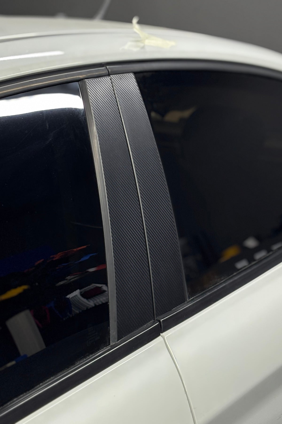 Fiat Egea için Birebir Oturan Karbon Desenli Kapı Direk Sticker Seti (Kendinden Yapışkanlı)