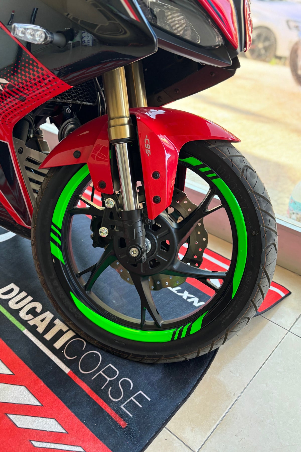 Motosiklet 17 ınch Jant Grubu için Tüm Motorlara Uyumlu Neon Yeşil Jant Şeridi (12 Parça)