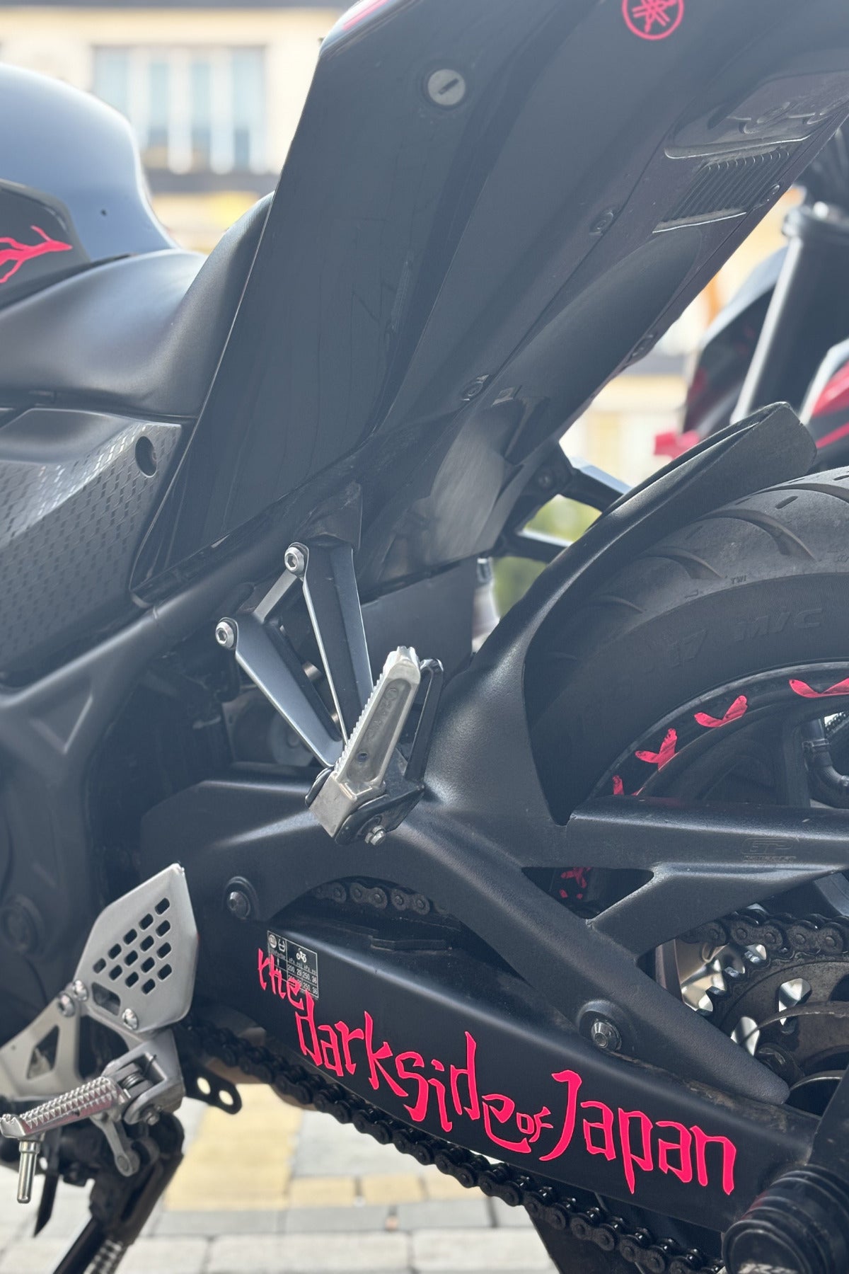 Motorsiklet için Neon Pembe Dark Side of Japan Sticker Etiket (30CM)